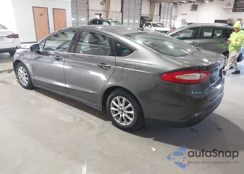 2015 Ford Fusion S z USA, uszkodzony, nr VIN 1FA6P0G75F5119947